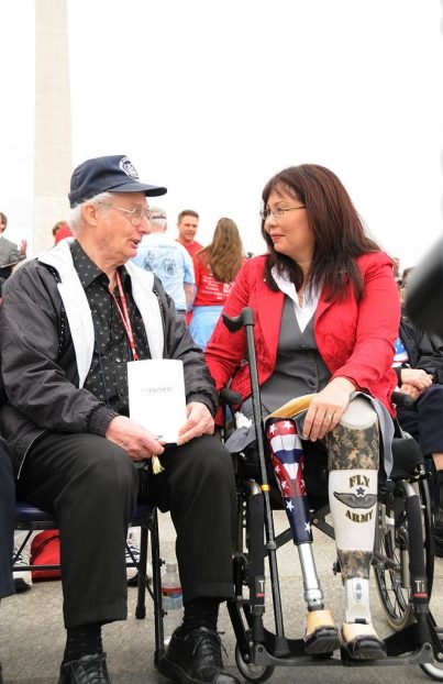 663px-Tammy_Duckworth_at_National_World_War_II_Memorial_for_premiere_of_The_Pacific_2010-03-11